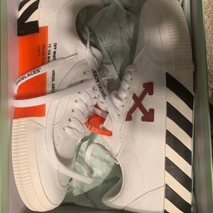 Off-White Low Vulcanized Sneakers